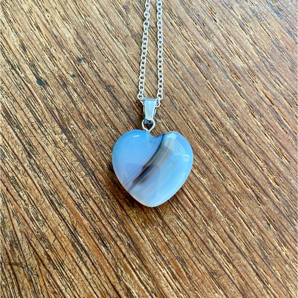 Agate stone heart necklace NWOT